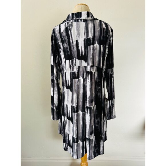 Sympli Women's Sz 10 Abstract Black & White Button-Up Tunic Shirt With Collar - Picture 3 of 13